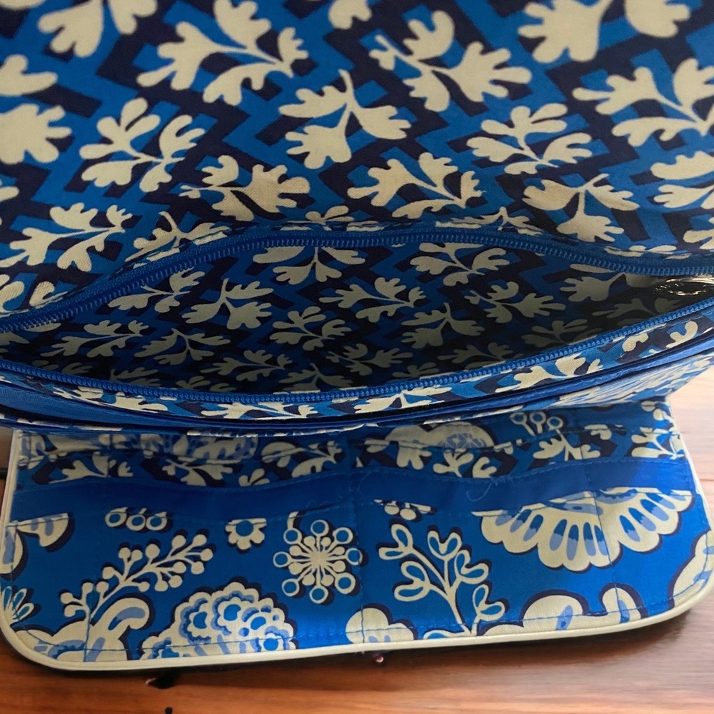 Vera Bradley Blue Lagoon Clutch/Wristlet - Picture 5 of 9